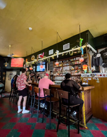 Genna's Lounge