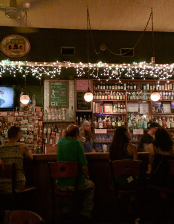 Genna's Lounge