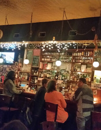 Genna's Lounge