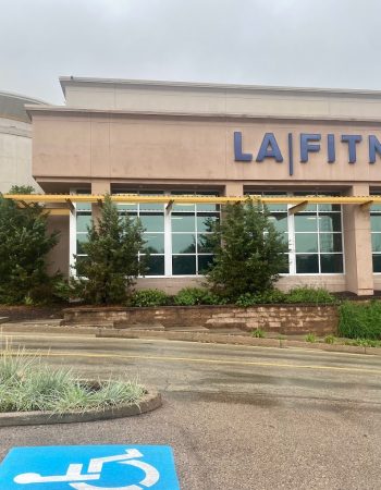 LA Fitness – 701 E Cathedral Rd